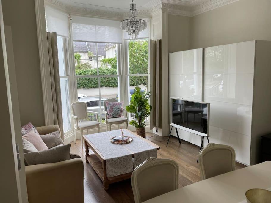 Stylish 3-Bedroom Flat In Kensington London Exteriör bild